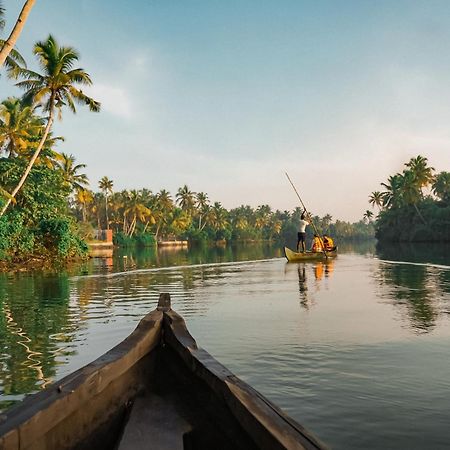 Kalloos Island Backwater Resort Kollam Exteriör bild