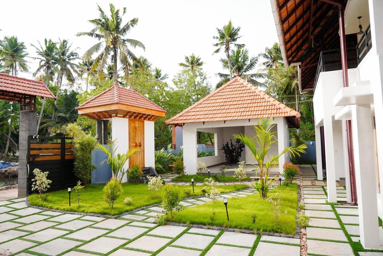 Kalloos Island Backwater Resort Kollam Exteriör bild